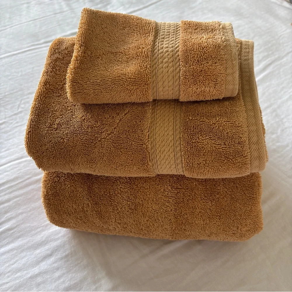 3Pc set Bath Towel Hand Towel & Wash cloth pre-owned rust